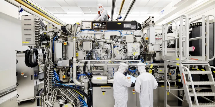 The Rise of Fabless Semiconductors in India: A Shift towards Innovation and Cost-Efficiency